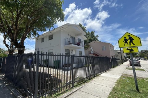 Propiedad comercial en venta en Miami, Florida, 116.13 m2 № 1848826 - foto 1
