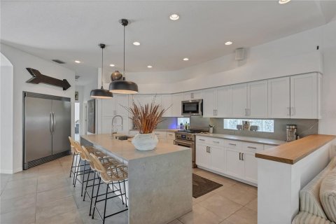 House in Sarasota, Florida 4 bedrooms, 325.34 sq.m. № 1740952 - photo 15