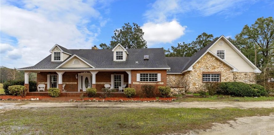 House in High Springs, Florida 3 bedrooms, 231.05 sq.m. № 1746563