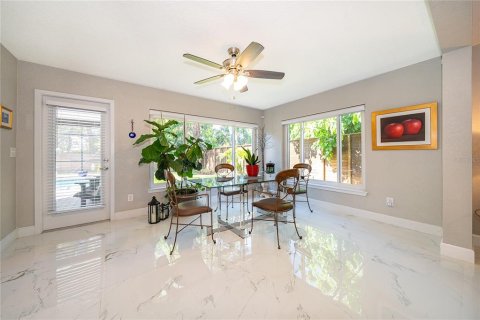 House in Maitland, Florida 3 bedrooms, 182.65 sq.m. № 2113451 - photo 12