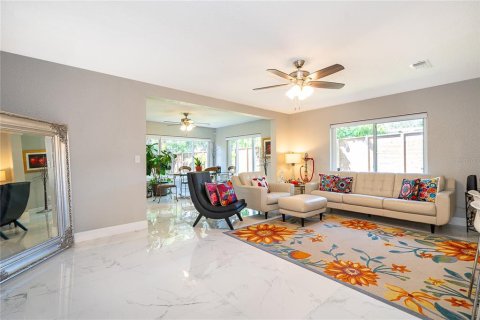 House in Maitland, Florida 3 bedrooms, 182.65 sq.m. № 2113451 - photo 15
