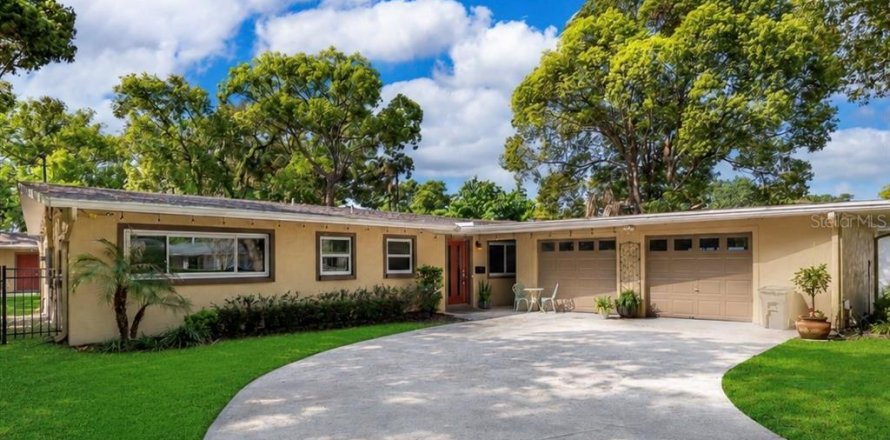 House in Maitland, Florida 3 bedrooms, 182.65 sq.m. № 2113451