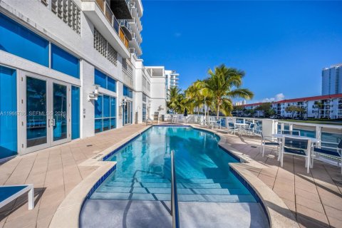 Condo in Aventura, Florida, 3 bedrooms № 2081340 - photo 7