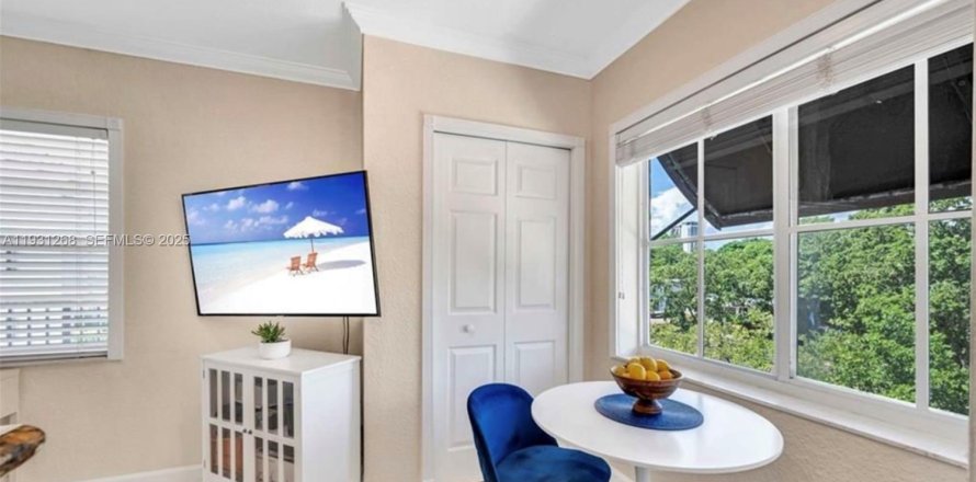 Condominio en Fort Lauderdale, Florida, 1 dormitorio № 1990172