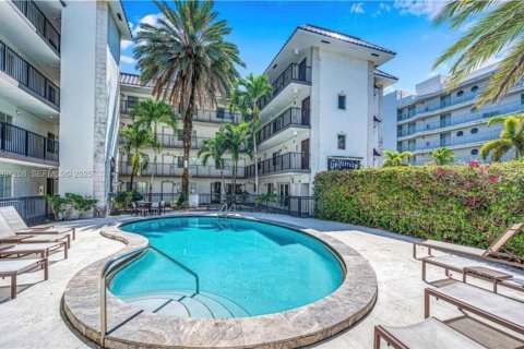 Condominio en venta en Fort Lauderdale, Florida, 1 dormitorio, 42.64 m2 № 1990172 - foto 8