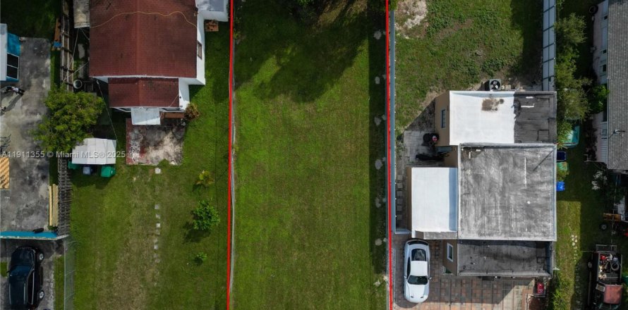 Land in Miami, Florida № 2079617