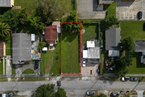 Land in Miami, Florida № 2079617 - photo 2