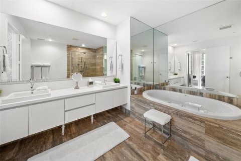 Copropriété à vendre à Sunny Isles Beach, Floride: 3 chambres, 183.85 m2 № 1936612 - photo 19