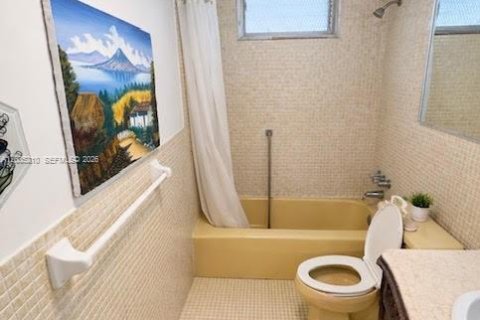 Condo in Aventura, Florida, 2 bedrooms  № 2069552 - photo 10