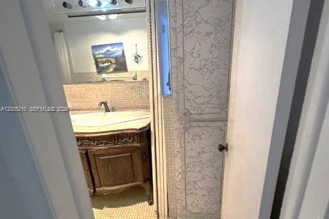 Condo in Aventura, Florida, 2 bedrooms  № 2069552 - photo 9