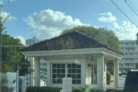 Condo in Aventura, Florida, 2 bedrooms  № 2069552 - photo 24