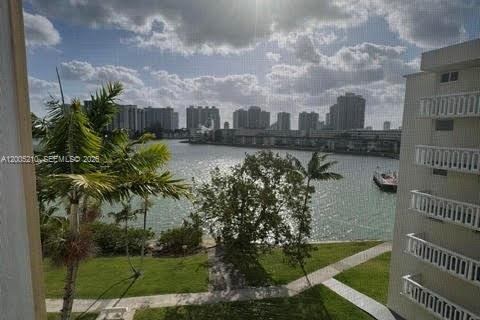 Condo in Aventura, Florida, 2 bedrooms  № 2069552 - photo 14