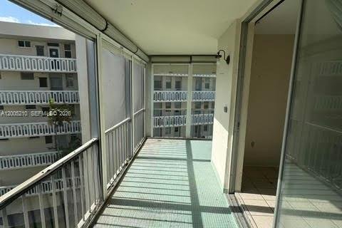 Condo in Aventura, Florida, 2 bedrooms  № 2069552 - photo 12