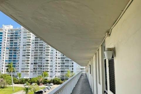 Condo in Aventura, Florida, 2 bedrooms  № 2069552 - photo 22