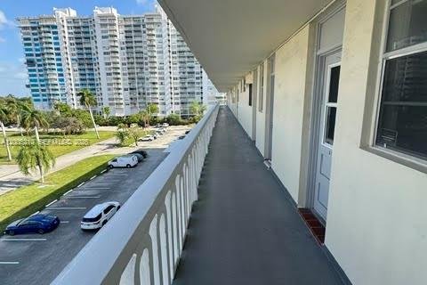 Condo in Aventura, Florida, 2 bedrooms  № 2069552 - photo 17