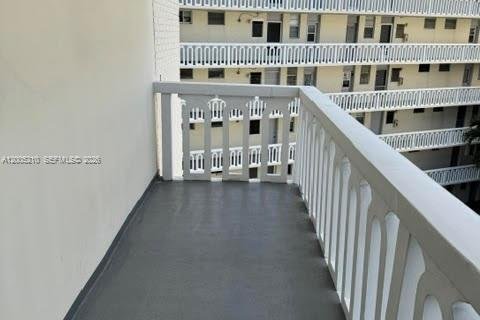 Condo in Aventura, Florida, 2 bedrooms  № 2069552 - photo 20