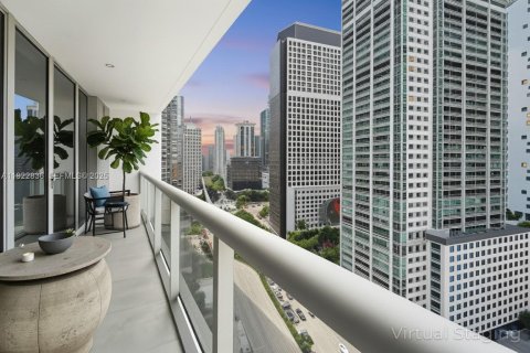 Condo in Miami, Florida, 1 bedroom № 1983814 - photo 1
