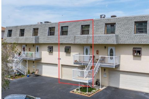 Condominio en Treasure Island, Florida, 3 dormitorios  № 2147889