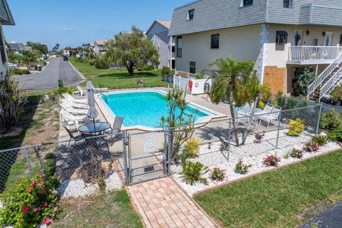 Condominio en venta en Treasure Island, Florida, 3 dormitorios, 169.08 m2 № 2147889 - foto 3