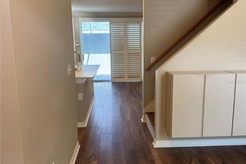 Touwnhouse à louer à Tampa, Floride: 3 chambres, 136.57 m2 № 2413492 - photo 5