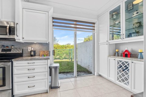 Купить таунхаус в Пемброк-Пайнс, Флорида 3 спальни, 140.75м2, № 2032069 - фото 14