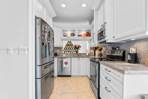 Купить таунхаус в Пемброк-Пайнс, Флорида 3 спальни, 140.75м2, № 2032069 - фото 17