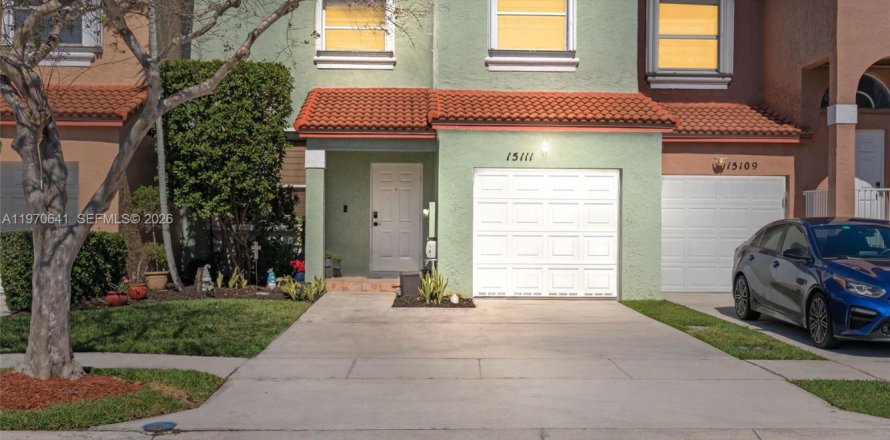 Таунхаус в Пемброк-Пайнс, Флорида 3 спальни, 140.75м2 № 2032069