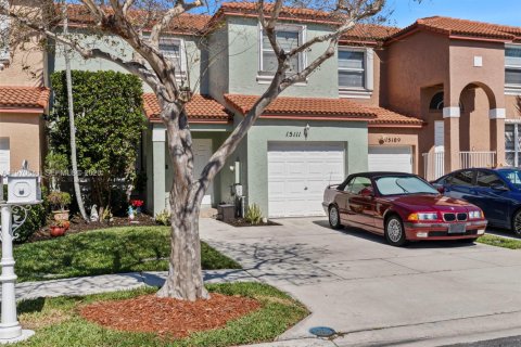 Купить таунхаус в Пемброк-Пайнс, Флорида 3 спальни, 140.75м2, № 2032069 - фото 3