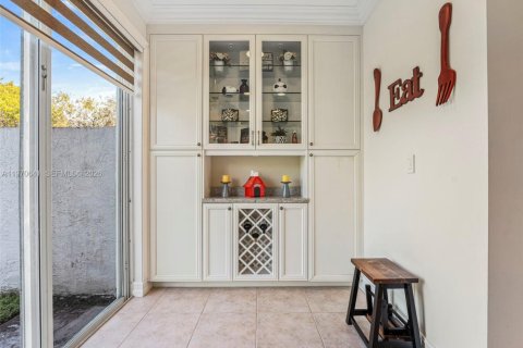 Купить таунхаус в Пемброк-Пайнс, Флорида 3 спальни, 140.75м2, № 2032069 - фото 18