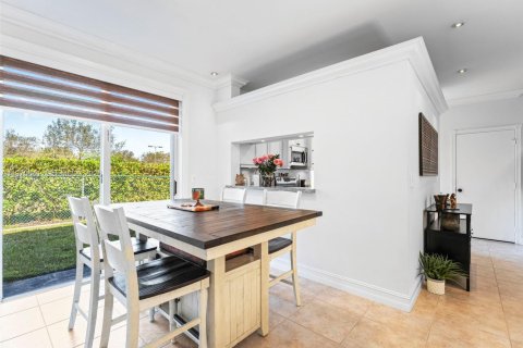 Купить таунхаус в Пемброк-Пайнс, Флорида 3 спальни, 140.75м2, № 2032069 - фото 12