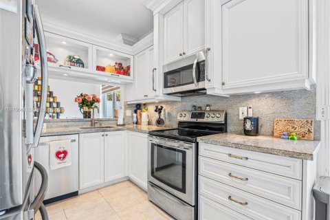 Купить таунхаус в Пемброк-Пайнс, Флорида 3 спальни, 140.75м2, № 2032069 - фото 16