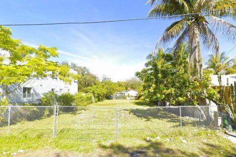 Commercial property in Miami, Florida № 1896438 - photo 3