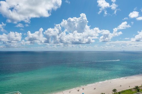 Condo in Sunny Isles Beach, Florida, 2 bedrooms № 1960804 - photo 25