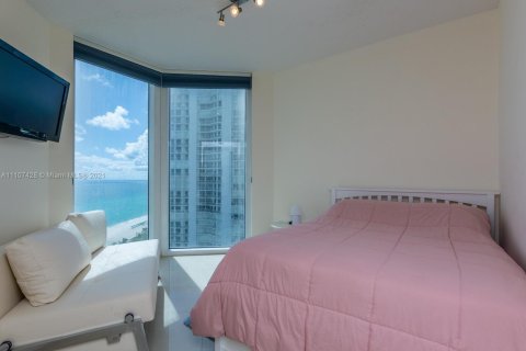 Condo in Sunny Isles Beach, Florida, 2 bedrooms № 1960804 - photo 21