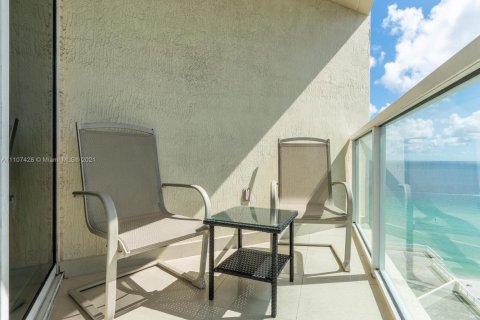 Condo in Sunny Isles Beach, Florida, 2 bedrooms № 1960804 - photo 19