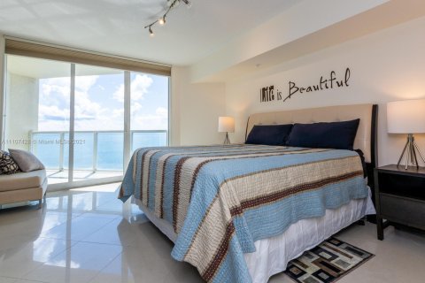 Condo in Sunny Isles Beach, Florida, 2 bedrooms № 1960804 - photo 13