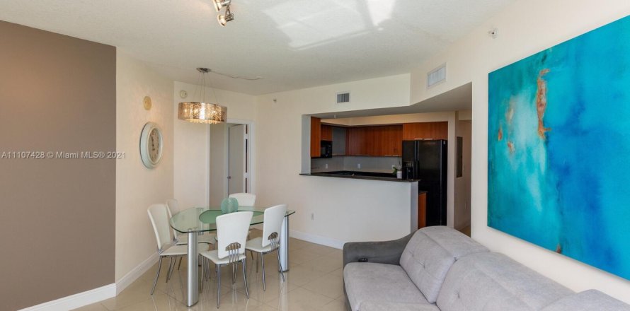 Condo in Sunny Isles Beach, Florida, 2 bedrooms № 1960804