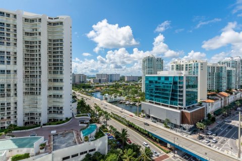 Condo in Sunny Isles Beach, Florida, 2 bedrooms № 1960804 - photo 24