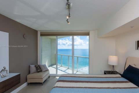 Condo in Sunny Isles Beach, Florida, 2 bedrooms № 1960804 - photo 12
