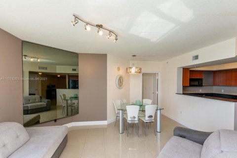 Condo in Sunny Isles Beach, Florida, 2 bedrooms № 1960804 - photo 6