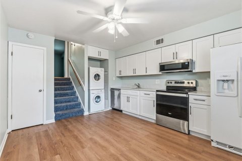 Townhouse in Tampa, Florida 2 bedrooms, 96.99 sq.m. № 2232135 - photo 3