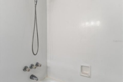 Townhouse in Tampa, Florida 2 bedrooms, 96.99 sq.m. № 2232135 - photo 15