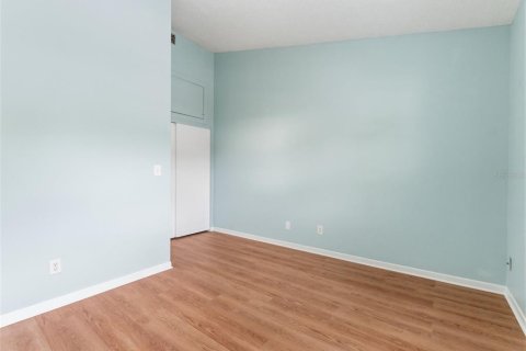Townhouse in Tampa, Florida 2 bedrooms, 96.99 sq.m. № 2232135 - photo 13