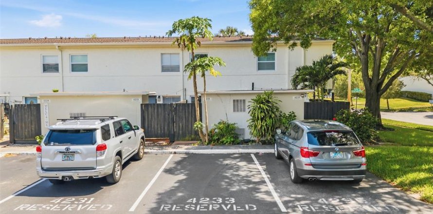 Townhouse in Tampa, Florida 2 bedrooms, 96.99 sq.m. № 2232135