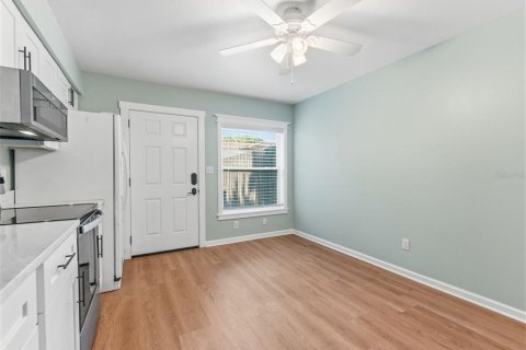 Townhouse in Tampa, Florida 2 bedrooms, 96.99 sq.m. № 2232135 - photo 5