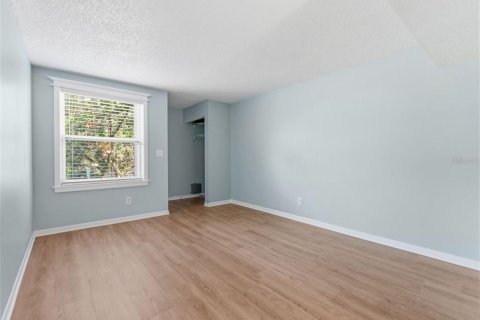 Townhouse in Tampa, Florida 2 bedrooms, 96.99 sq.m. № 2232135 - photo 10