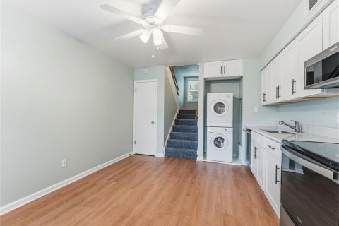 Townhouse in Tampa, Florida 2 bedrooms, 96.99 sq.m. № 2232135 - photo 6