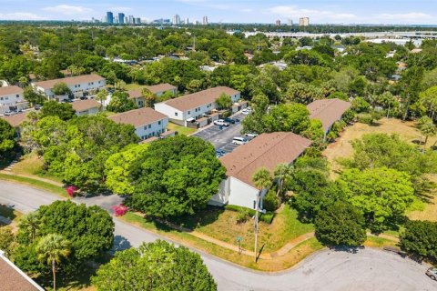 Townhouse in Tampa, Florida 2 bedrooms, 96.99 sq.m. № 2232135 - photo 21