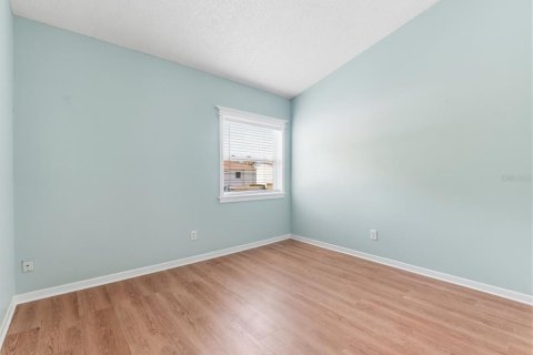 Townhouse in Tampa, Florida 2 bedrooms, 96.99 sq.m. № 2232135 - photo 12