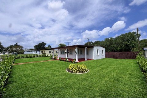 Villa ou maison à vendre à Miami Gardens, Floride: 3 chambres, 92.72 m2 № 2069195 - photo 6